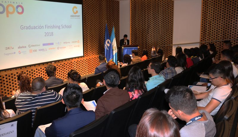 Jóvenes  incorporan su capacidad laboral a la industria de Contact Center