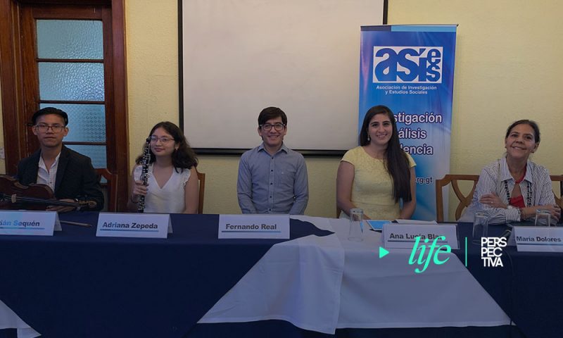 Jóvenes refuerzan sus conocimientos de música, en un ambiente intercultural