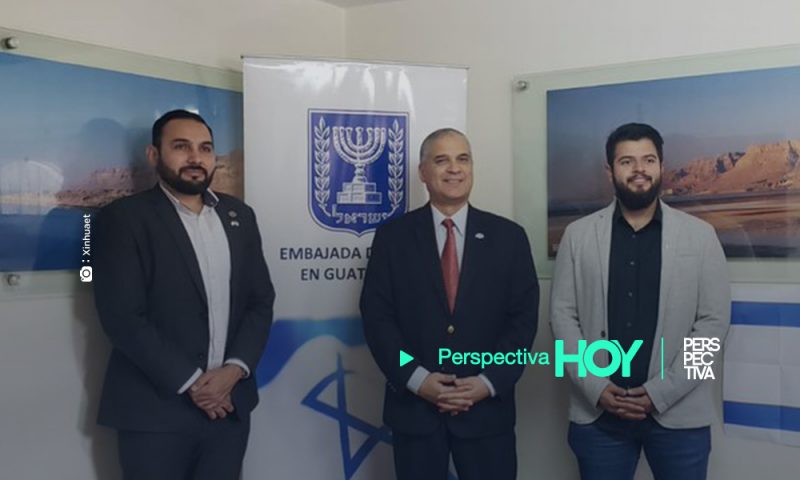 Embajador de Israel despide a dos estudiantes guatemaltecos