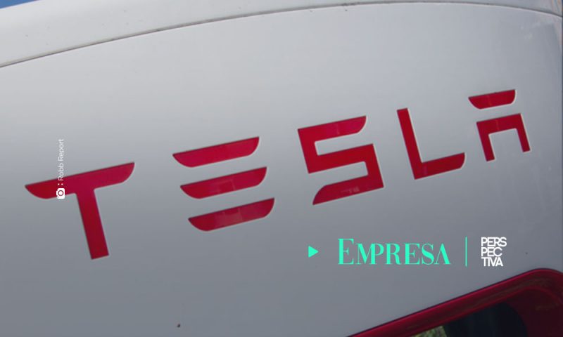 Las acciones de Tesla alcanzan récord de 420 dólares, después de salir de la bolsa