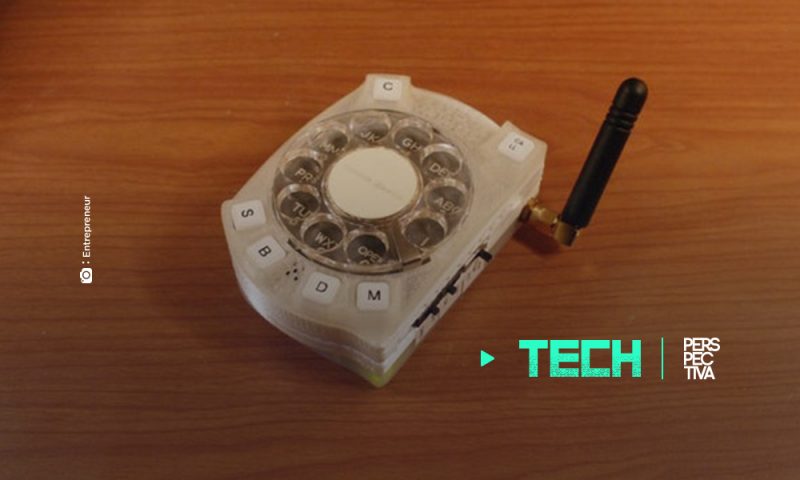 Una ingeniera creó un teléfono móvil táctil con un dial giratorio