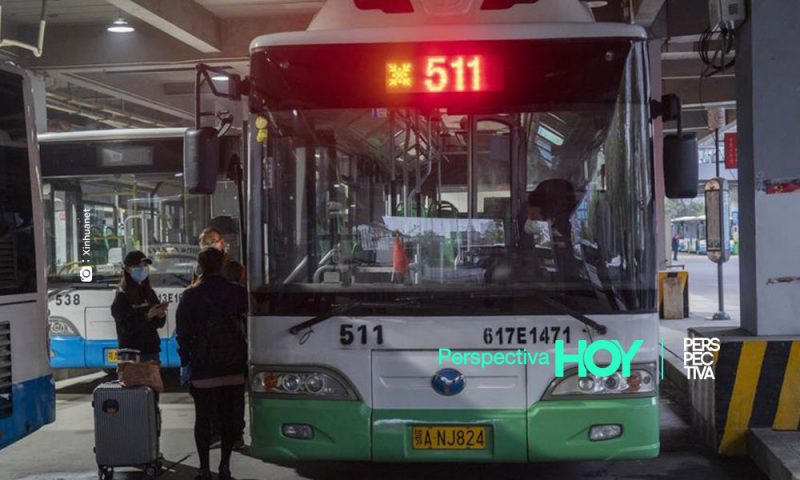 Autobuses de Wuhan vuelven a las calles tras dos meses de cuarentena