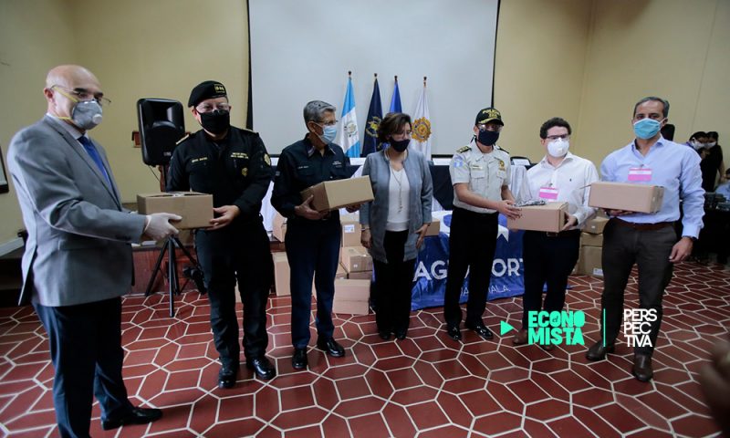 Exportadores suman esfuerzos y donan 71 mil mascarillas para agentes de la PNC