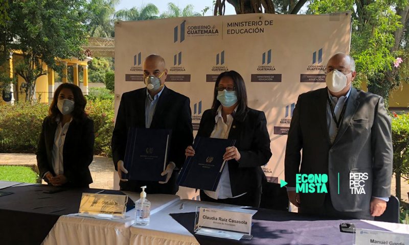 Inaugura plataforma  para la formación en idioma inglés a distancia