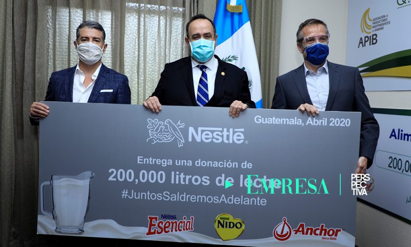 Nestlé dona más de 200 mil litros de leche y equipos de cómputo