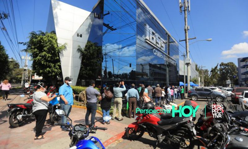 El presidente Giammattei podría denunciar al IGSS por atraso en casos del coronavirus