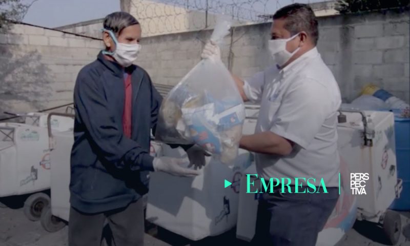 Lala y sus colaboradores  apoyan a los heladeros ambulantes