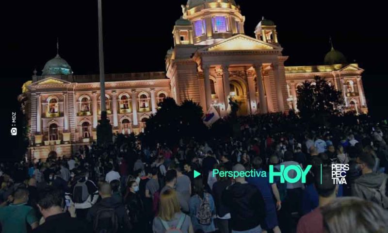 Enfrentamientos y represión en Serbia por toque de queda