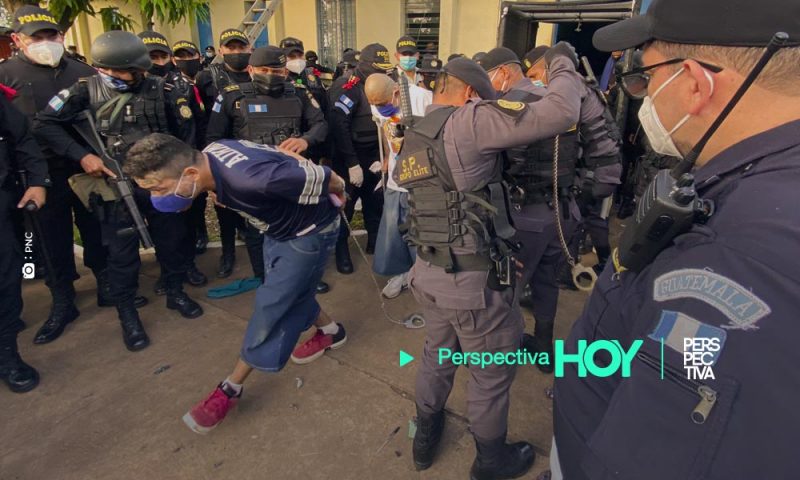 Pandilleros se amotinan y toman rehenes en cárcel de Escuintla