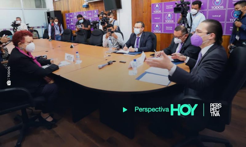 Ministra de Salud expresa posición favorable a médicos cubanos