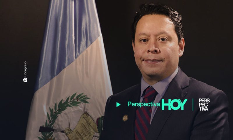 Diputado se detiene en medio Periférico para orinar