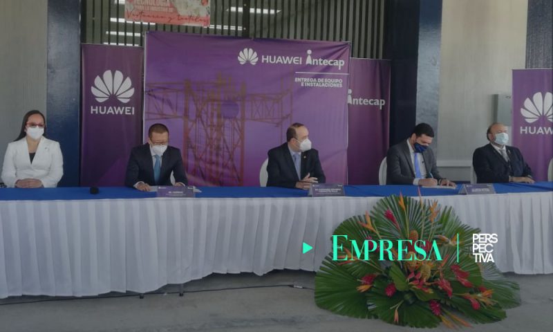 Huawei dona equipo tecnológico a Intecap
