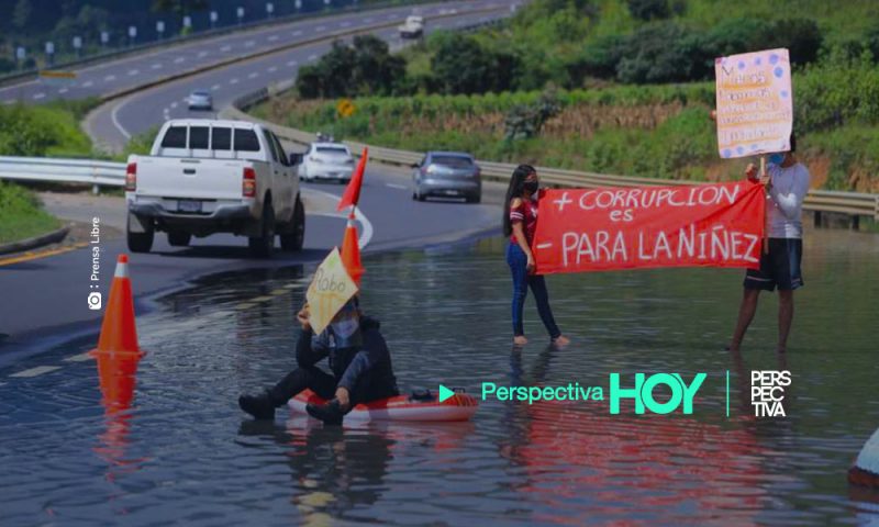 Libramiento de Chimaltenango: protestan con flotadores y trajes de baño