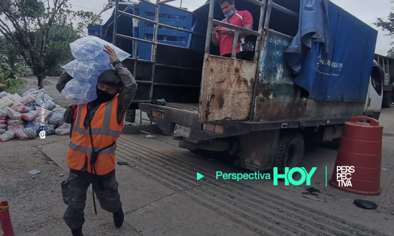 Camión del Ejército cae en un barranco