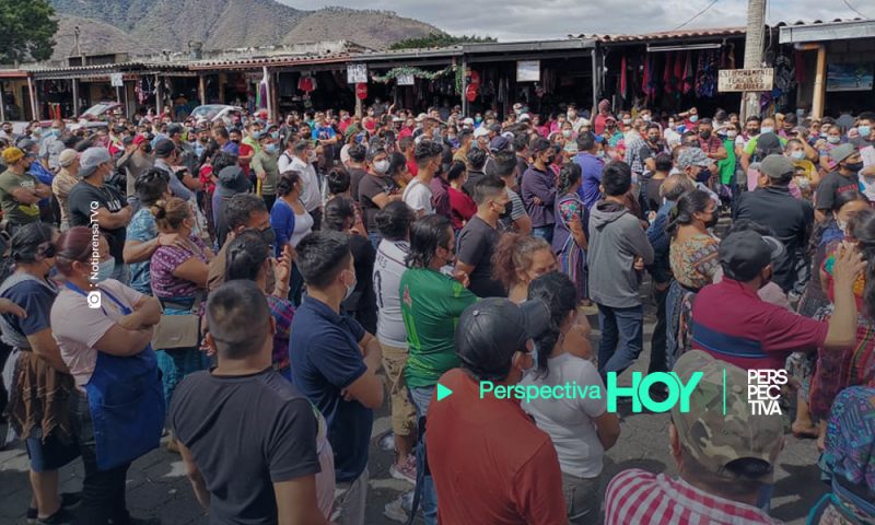 Vendedores manifiestan por restricciones en mercados