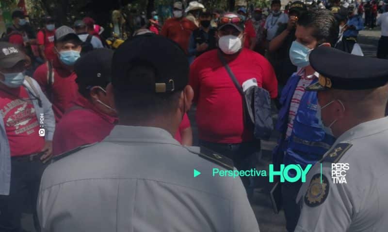 Salubristas realizan bloqueos en carretera