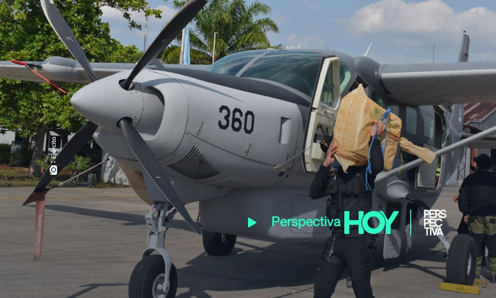 Ejército y MP localizan aeronave con 230 paquetes de cocaína en Petén