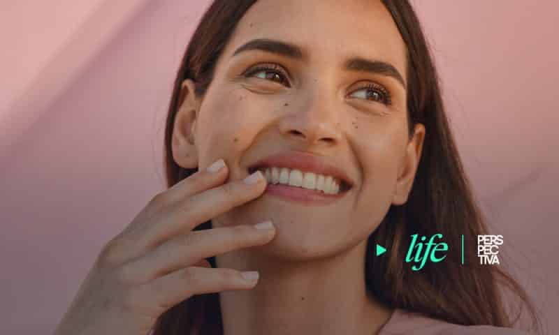 Adria Arjona es la imagen de la nueva fragancia de Giorgio Armani