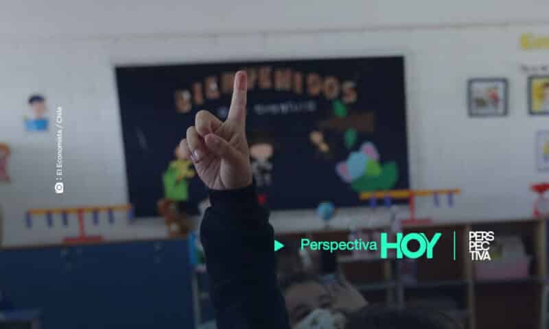 El Ministerio de Salud suspendió temporalmente el regreso a clases en municipios en rojo como medida de prevención.