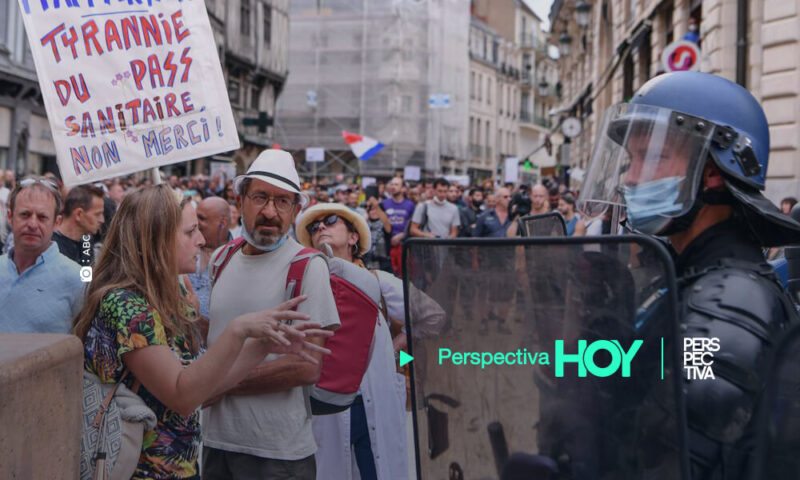 Policía francesa dispersa una nueva protesta multitudinaria en París contra el certificado de vacunación