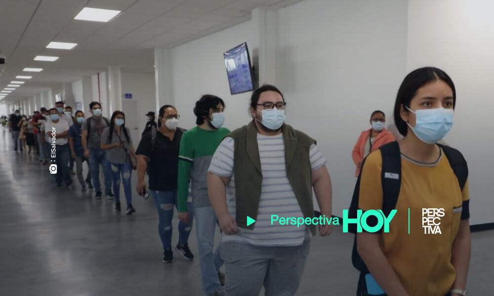 El Salvador vacuna a 76 mil personas en un día