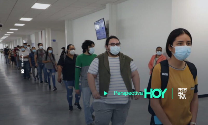 El Salvador vacuna a 76 mil personas en un día
