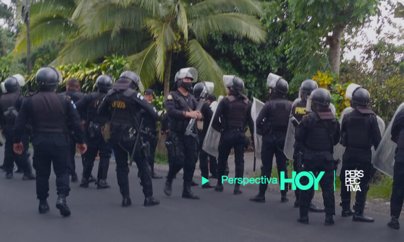 Antimotines liberan a juez y policías retenidos por manifestantes