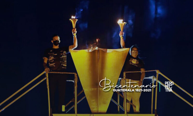 Bicentenario: atletas encienden el fuego patrio