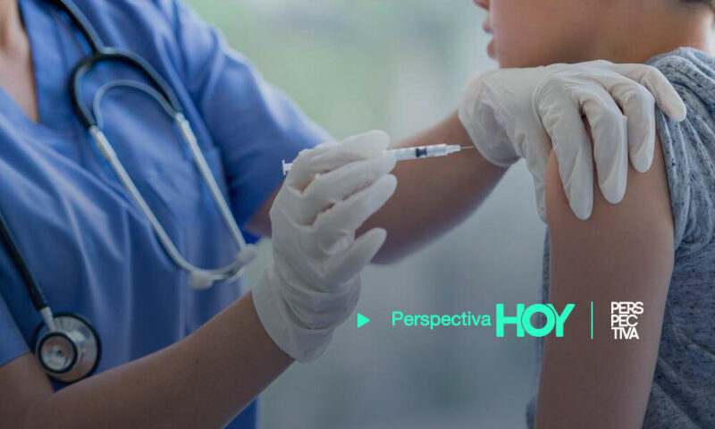 Vacunación de menores de 6 a 11 años De acuerdo con el presidente, es necesario esperar el dictamen de la Organización Mundial de la Salud (OMS). En cuanto a la dosis adecuada para menores de 6 a 11 años. En cuanto al cruce de vacunas, Giammattei alertó que en un inició había asegurado que el esquema debía incluir “la mitad de la Moderna y la mitad de Pfizer. Pero los estudios recientes demostraron que no es así. Por lo que, será necesario esperar la investigación completa. “Les han pedido a los países a que aguantemos a que los protocolos de OMS indiquen cuál es la cantidad de dosis. Ya se está preparando según tenemos entendido”, explicó. En cuanto a la adquisición de dosis, Giammattei afirma que buscan negociar un lote de 2 millones de vacunas. Aunque esperan que en diciembre haya disponibilidad para comprar las vacunas para este grupo etario.