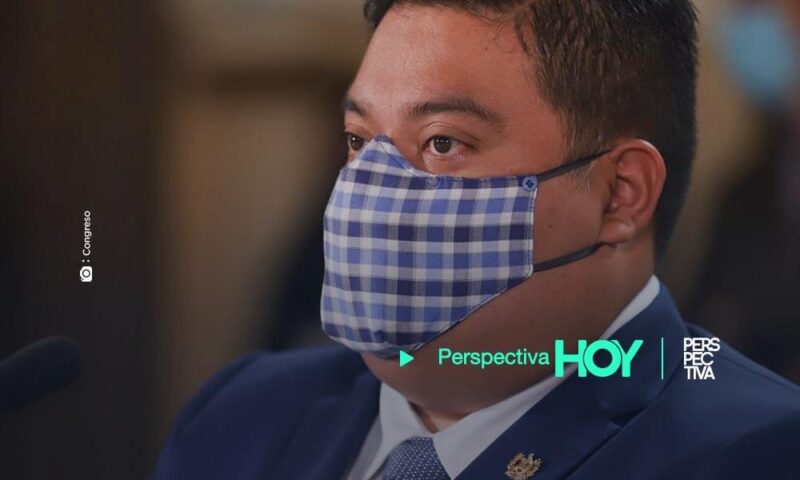 Rodríguez: “cumplan con su deber” El presidente del Congreso, Allan Rodríguez criticó a las bancadas de oposición por romper el quórum de la instancia de Jefes de Bloque que retrasa la agenda del Legislativo. Redacción Perspectiva Rodríguez señaló que se trata de una estrategia de desestabilización ante la nueva elección de la Junta Directiva. “Estuvieron presentes pero se levantaron para romper el quórum como parte de esa estrategia, en busca de la Junta Directiva”. Sin embargo, el congresista lamentó que se perjudique el trabajo del Legislativo para privilegiar intereses personales. Instancia de Jefe de Bloque es suspendida Luego de iniciar la instancia de Jefes de Bloque fue suspendida por falta de quórum. La situación generó molestia en el presidente de la Junta Directiva, quien señaló que los diputados deben cumplir con su deber de forma responsable. “Hacer un llamado a los diputados ha que cumplan con el deber por el que fuimos electos”, enfatizó el presidente del Congreso. Sesión plenaria se retrasa Al no realizar la instancia de Jefe de Bloque, la sesión plenaria queda suspendida hasta que la Junta Directiva vuelva a convocar a los representantes de las bancadas. Elección de Junta Directiva Desde este jueves 14 de octubre, el Congreso de la República puede iniciar el proceso para elegir a la nueva Junta Directiva. “En esta dinámica de la elección de Junta Directiva, les esta ganando la ansiedad”, criticó el congresista. Asimismo, Rodríguez señala que a partir del 15 de octubre tienen libre para hablar de la elección de una nueva Junta Directiva. Y refirió que “es evidente y notorio que están comiendo ansias muchos”, indica el congresista. “Deberían reflexionar por qué están cobrando su salario completo mes a mes, cuando no están presentándose a trabajar”, expuso el parlamentario. Finalmente, Rodríguez señala que la agenda legislativa no avanza por la falta de interés de la oposición.