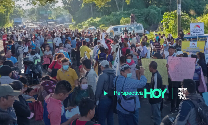 Bloqueos paralizan carreteras del país