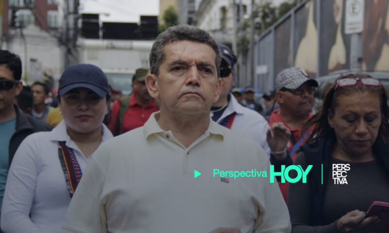 Joviel Acevedo firma nuevo pacto colectivo con Mineduc