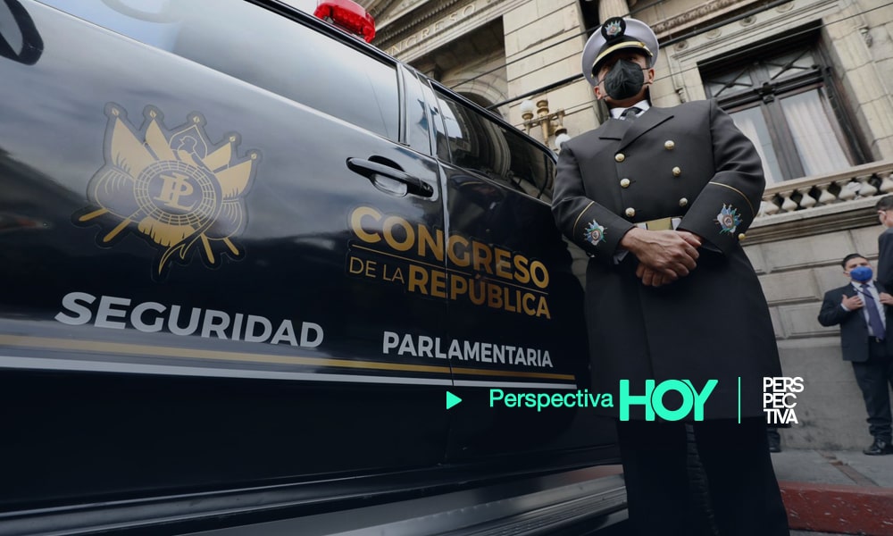 Allan Rodríguez entrega patrullas a guardia parlamentaria