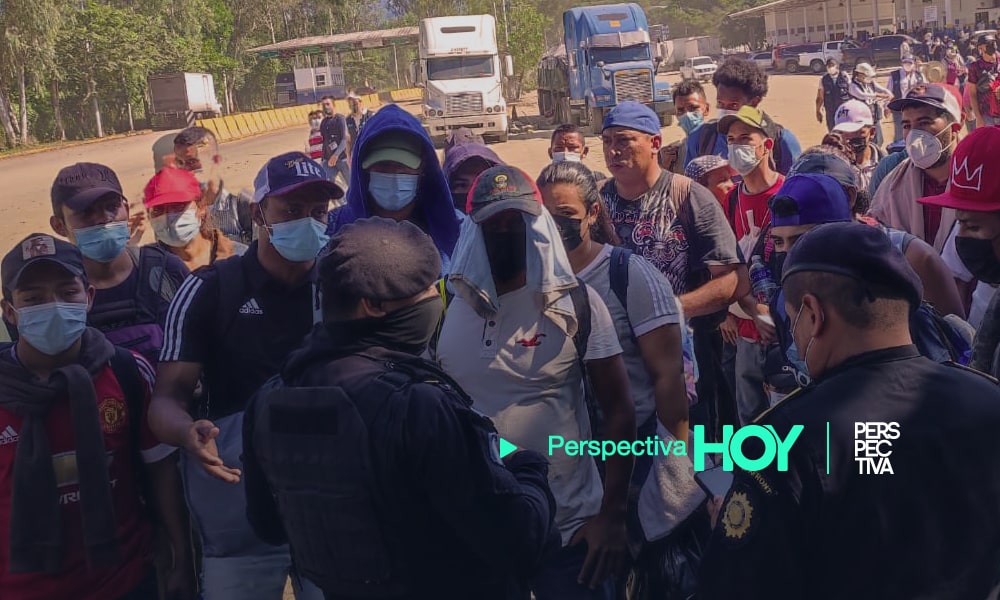 Migrante agreden a fuerzas de seguridad para ingresar al país