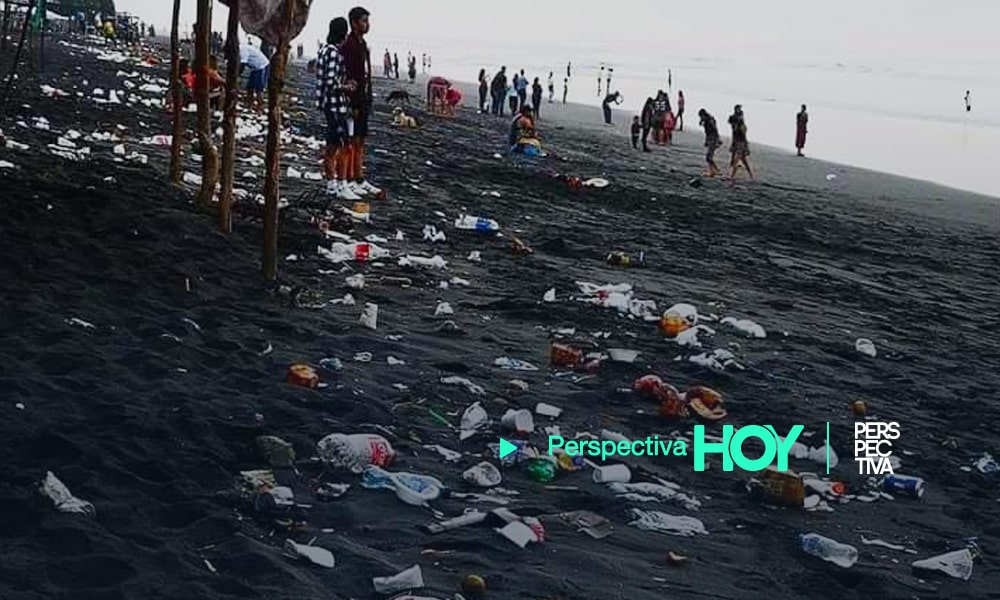 Playa de Champerico termina cubierta de basura luego de fiestas de Año Nuevo