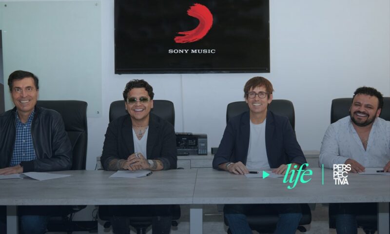 christian nodal se une a sony