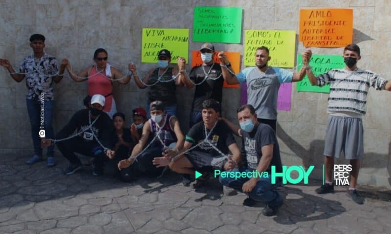 Migrantes se encadenan para presionar a autoridades mexicanas