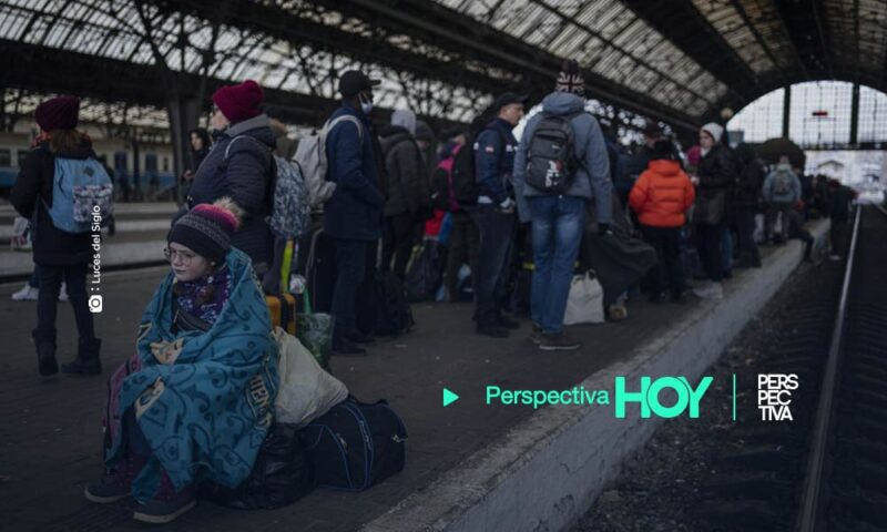 Miles de ucranianos huyen de su país