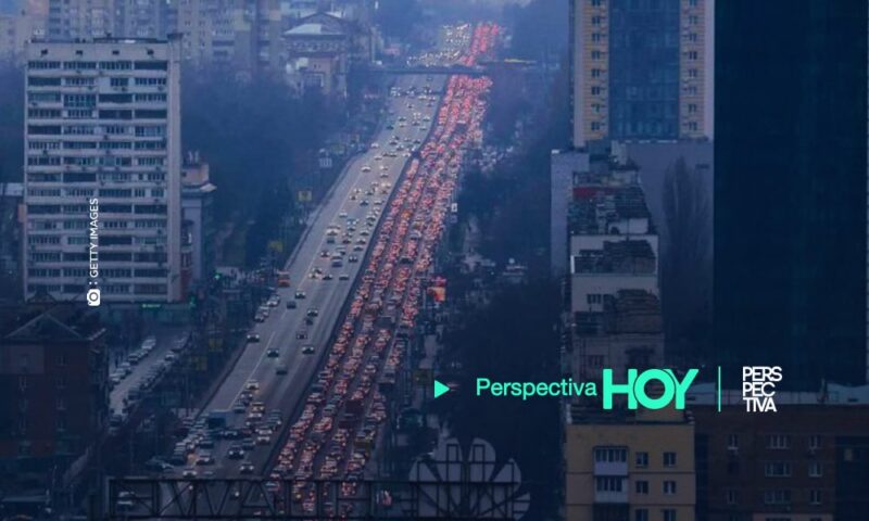 Kiev bajo ataque: cientos de ucranianos buscan escapar del bombardeo