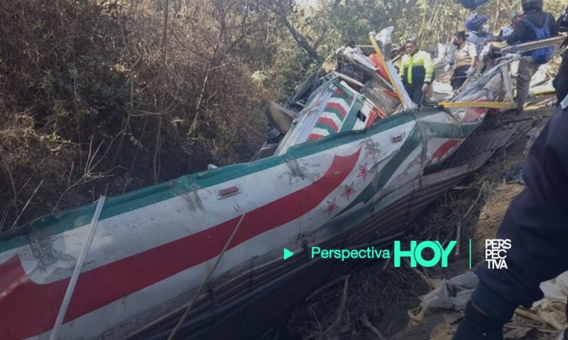Bús extraurbano cae a barranco en la Interamericana