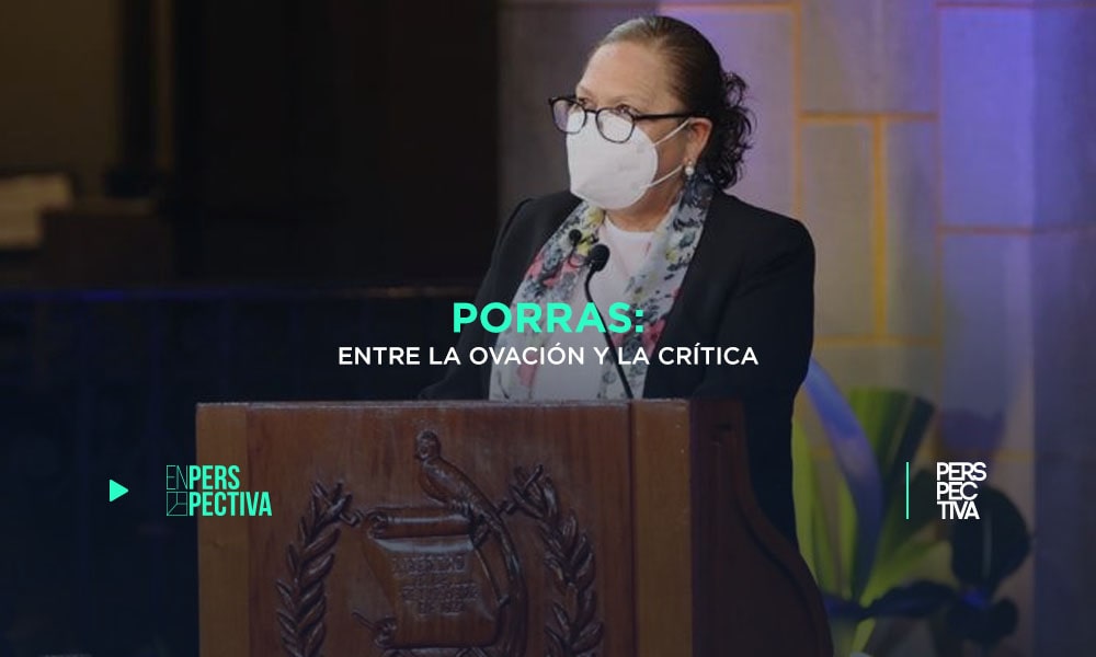 Porras-entre-la-ovación-min.jpeg