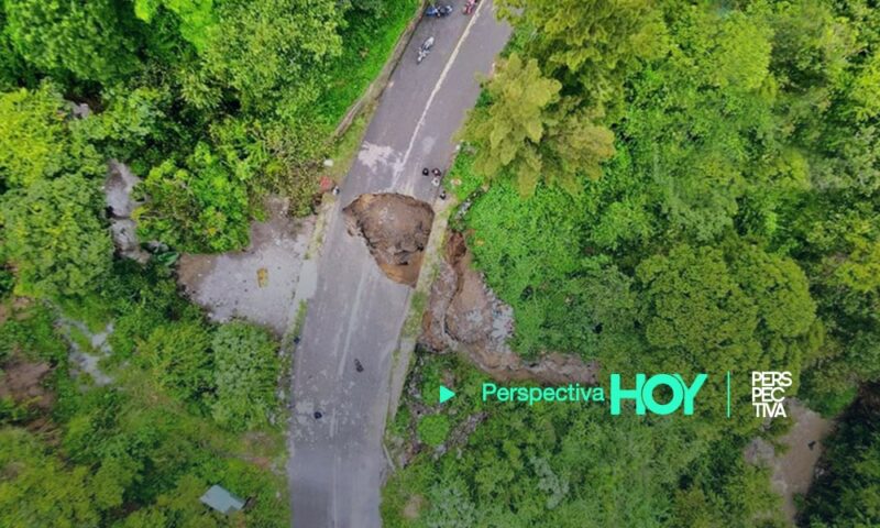 Hundimiento en carretera a San Martín Jilotepeque