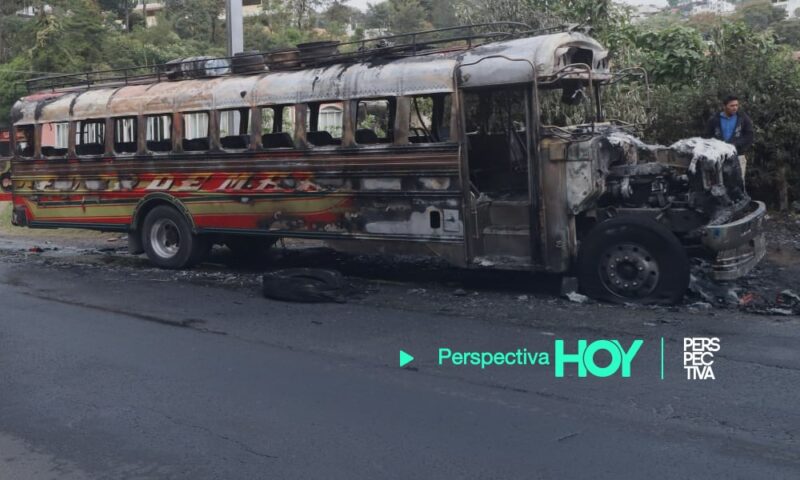 Incendian camioneta responsable de  atropellar a motorista
