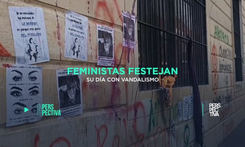 Feministas festejan su día con vandalismo