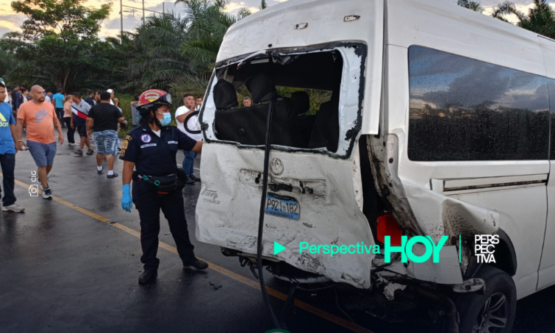 Asisten a turistas salvadoreños accidentados en ruta a Taxisco