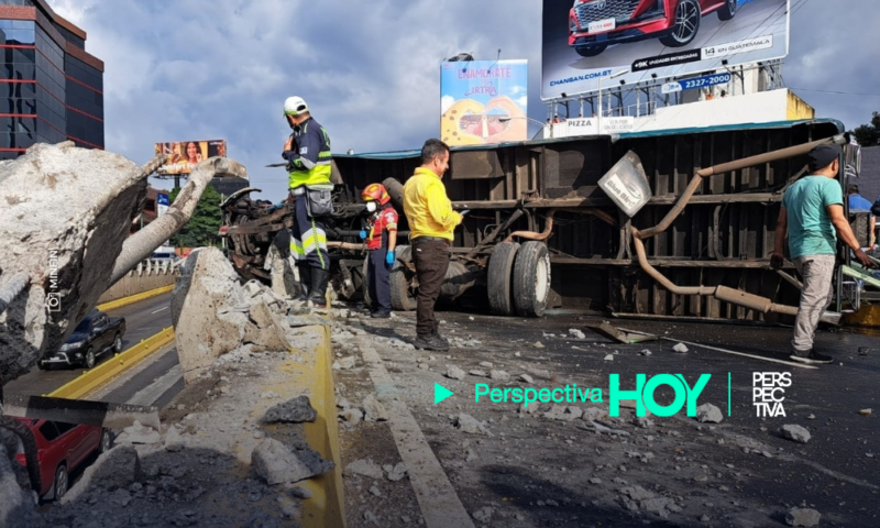 Bus extraurbano vuelca en Bulevar Los Próceres; piloto no es localizado