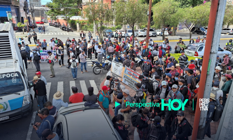 Reportan carga vehicular por manifestación que se dirige al centro histórico