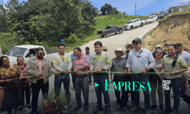Cementos Progreso y comunidad unen esfuerzos: ¡Carretera al cementerio de Montúfar renovada!