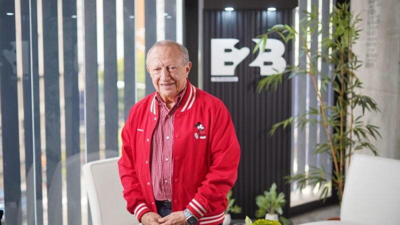 Liderazgo Al Estilo Disney: Roberto Cervantes Y Una Trayectoria Que Rompe Límites