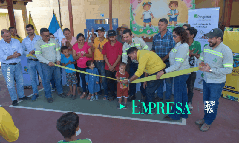 72 familias de Guastatoya sustituyen pisos de tierra por concreto con el programa HogaRES